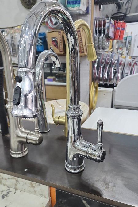 حنفية مطبخ كلاسيكية بلون كروم لامع